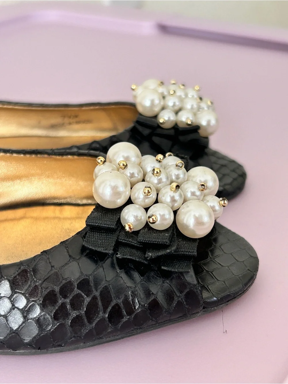 Kate Spade classy pearl cluster peep toe flat with textured soft leather 7.5